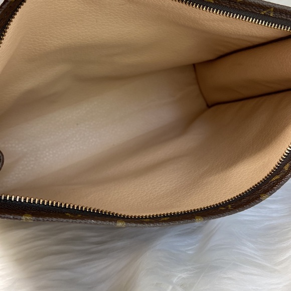 Louis Vuitton Monogram Toiletry Pouch 26 - Picture 8 of 9